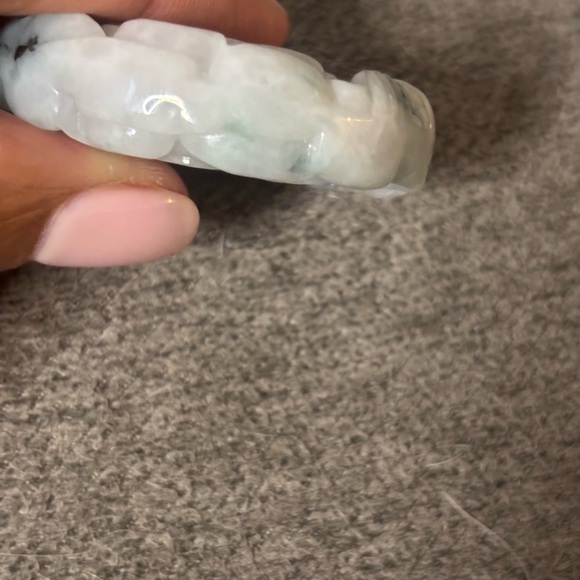 Carved Jade Pendant - Picture 5 of 7